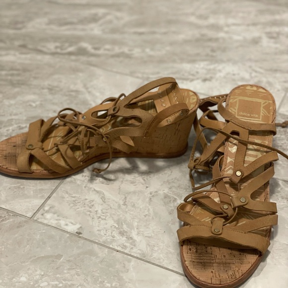 Dolce Vita Wedges in Tan Size 10 - Picture 2 of 2